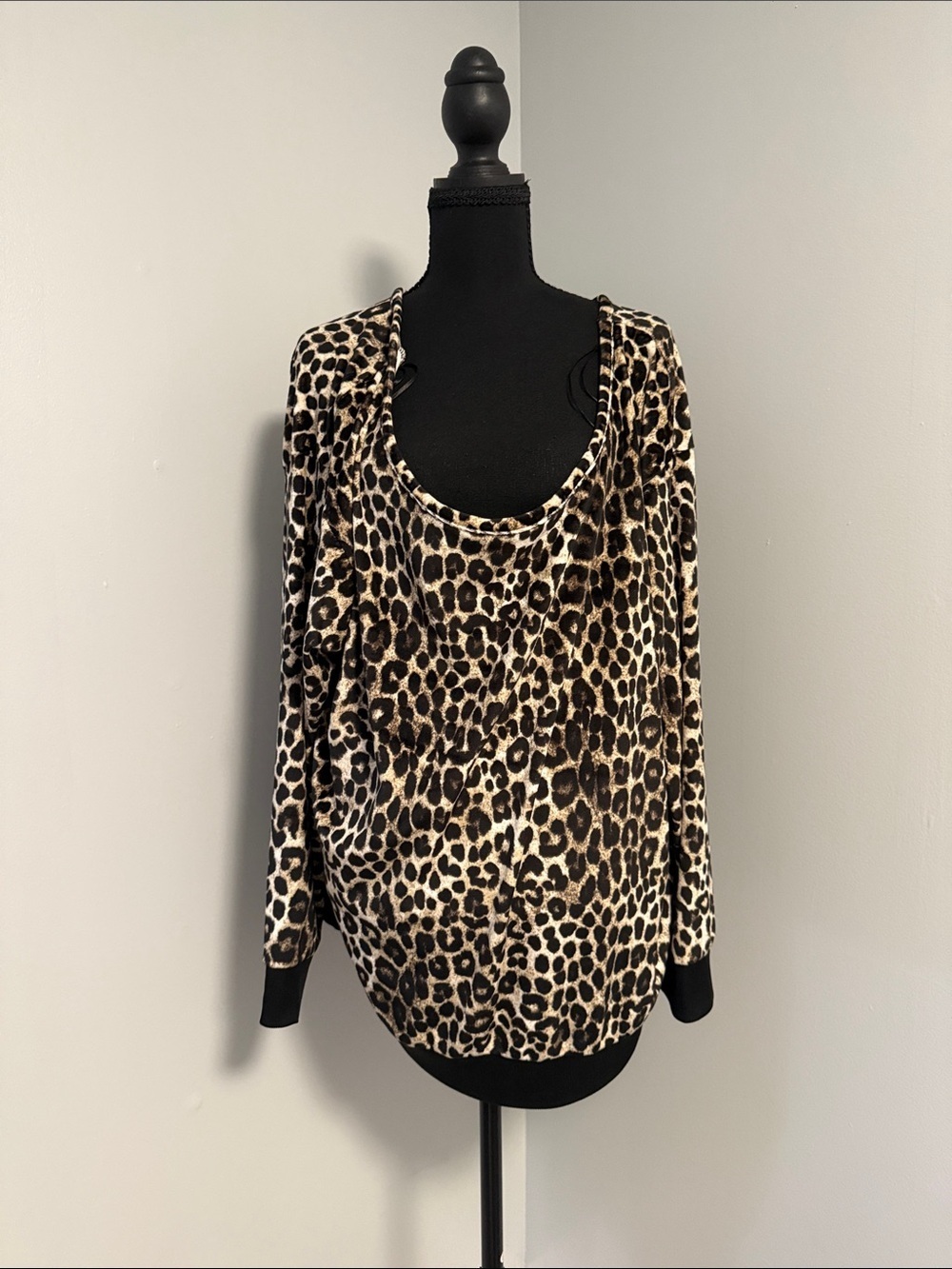 Leopard Print Scoop Neck Long Sleeve Top - Beige/Black